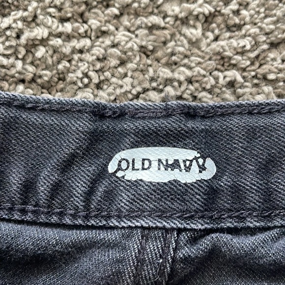 Old navy size 14 black shorts - Picture 2 of 3